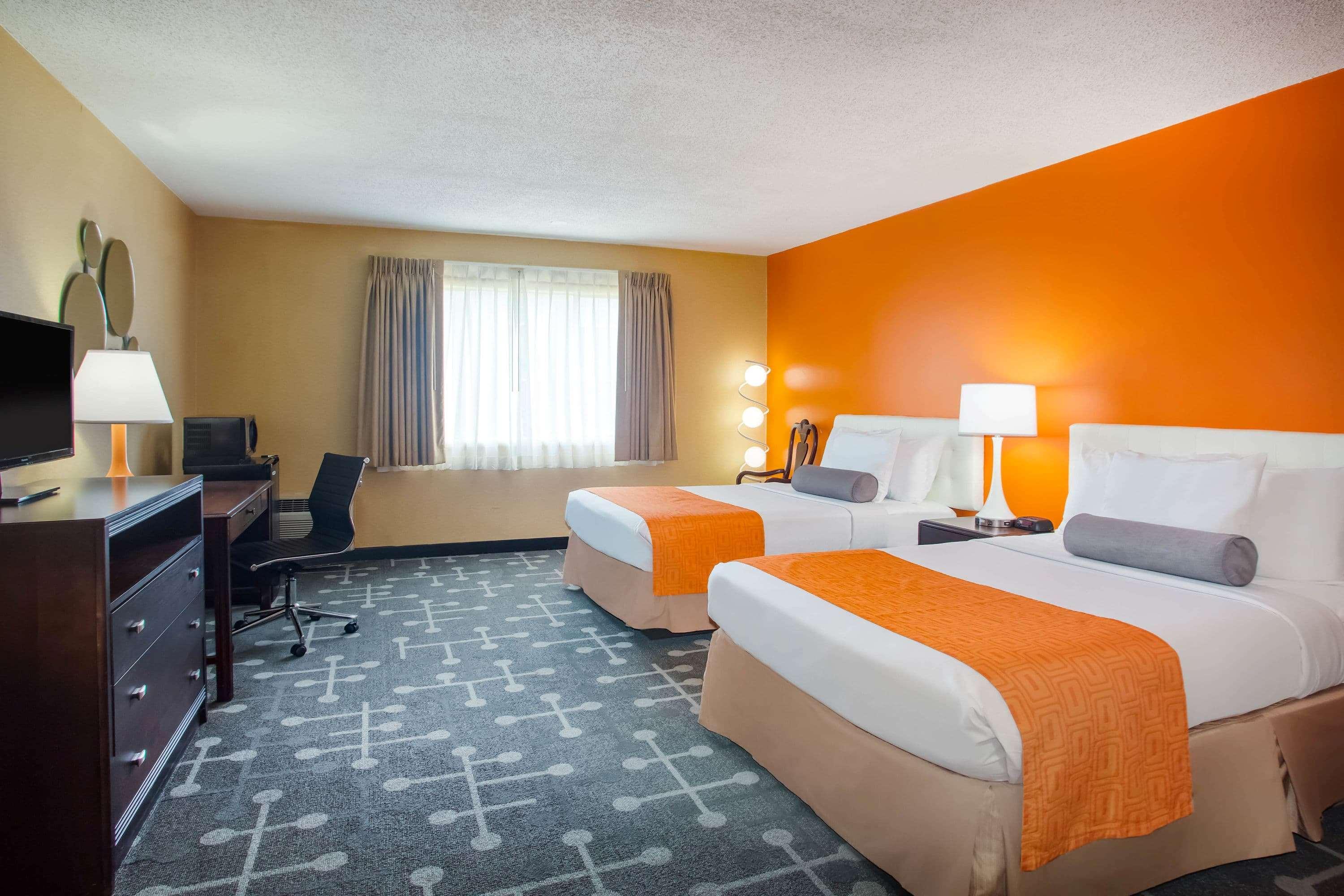 Howard Johnson By Wyndham College Park Exterior photo