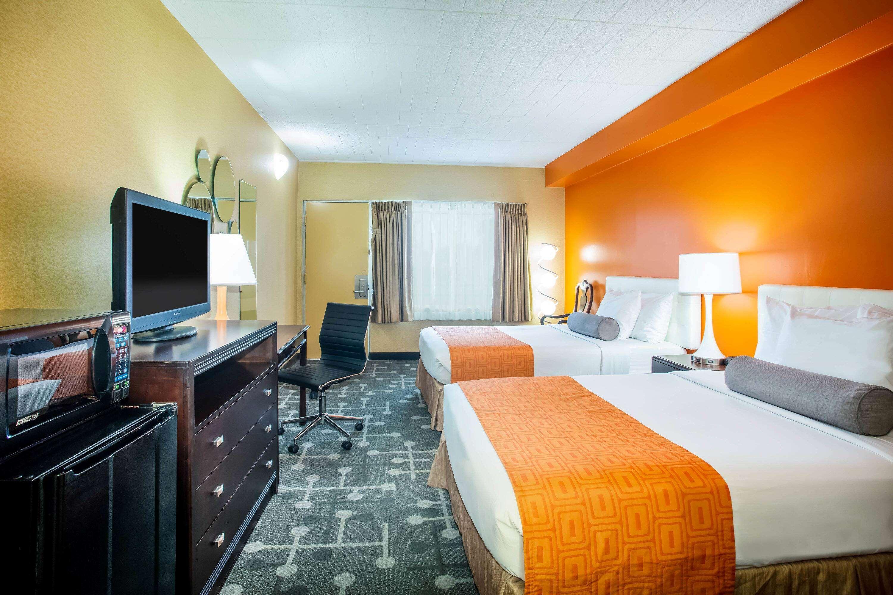 Howard Johnson By Wyndham College Park Exterior photo